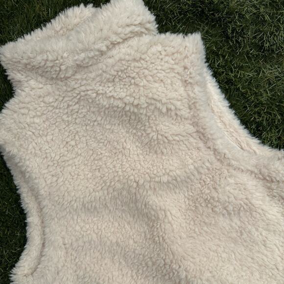 Thread & Supply Faux Fur Puff Vest Ivory Sherpa Sherling Snap Button Closure S - Picture 11 of 11
